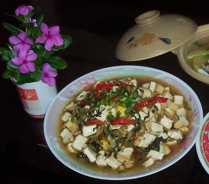 烩煮咸菜豆腐蛋香的做法