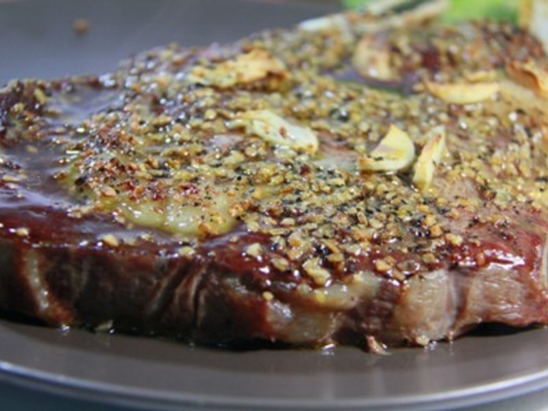 轻轻松松牛排就上桌!!!的做法