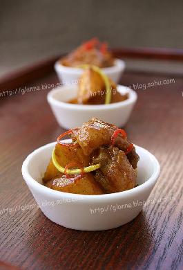 红咖喱土豆鸡翅的做法