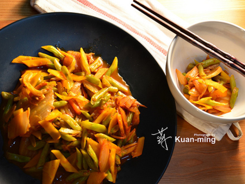 泡菜炒四季豆的做法