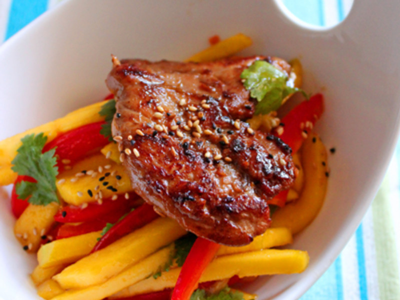 泰式酸甜芒果沙拉 煎鸡排的做法