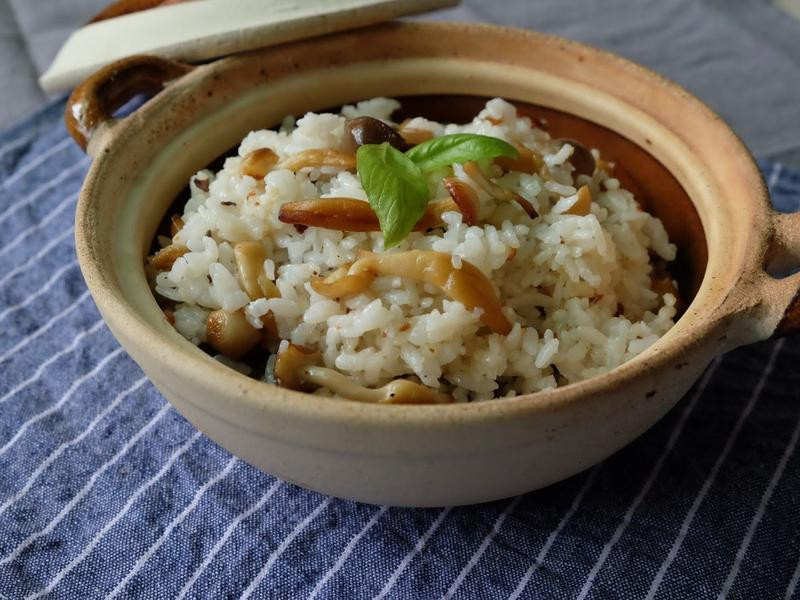 蒜香综合菇菇拌饭的做法