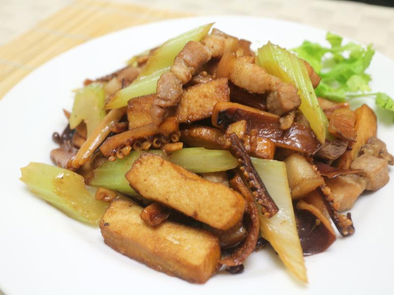 咸猪肉客家小炒的做法