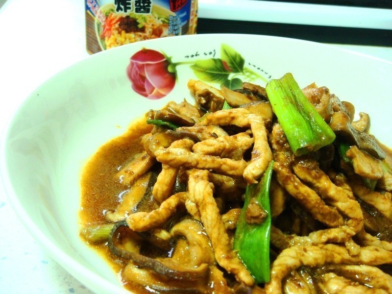 酱爆肉丝 - 『牛头牌端午好香拌』的做法