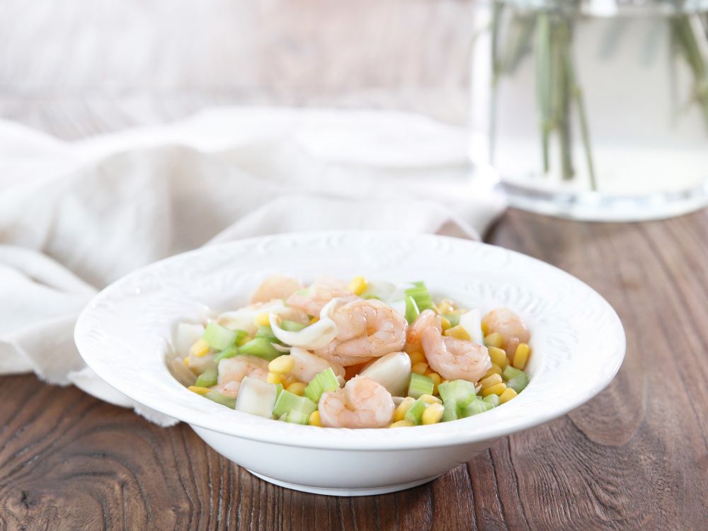 玉米虾仁炒鲜百合的做法