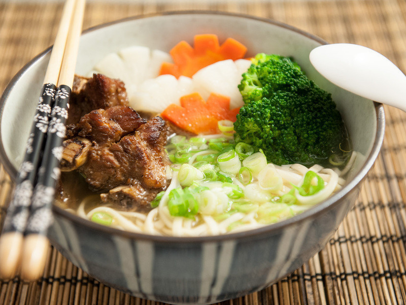 葱烧排骨面的做法