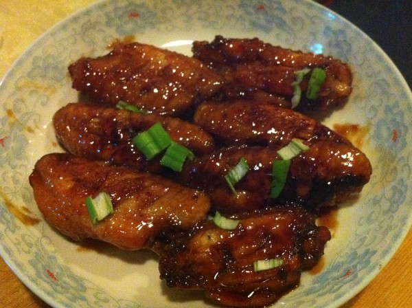 红酒炖鸡翅的做法