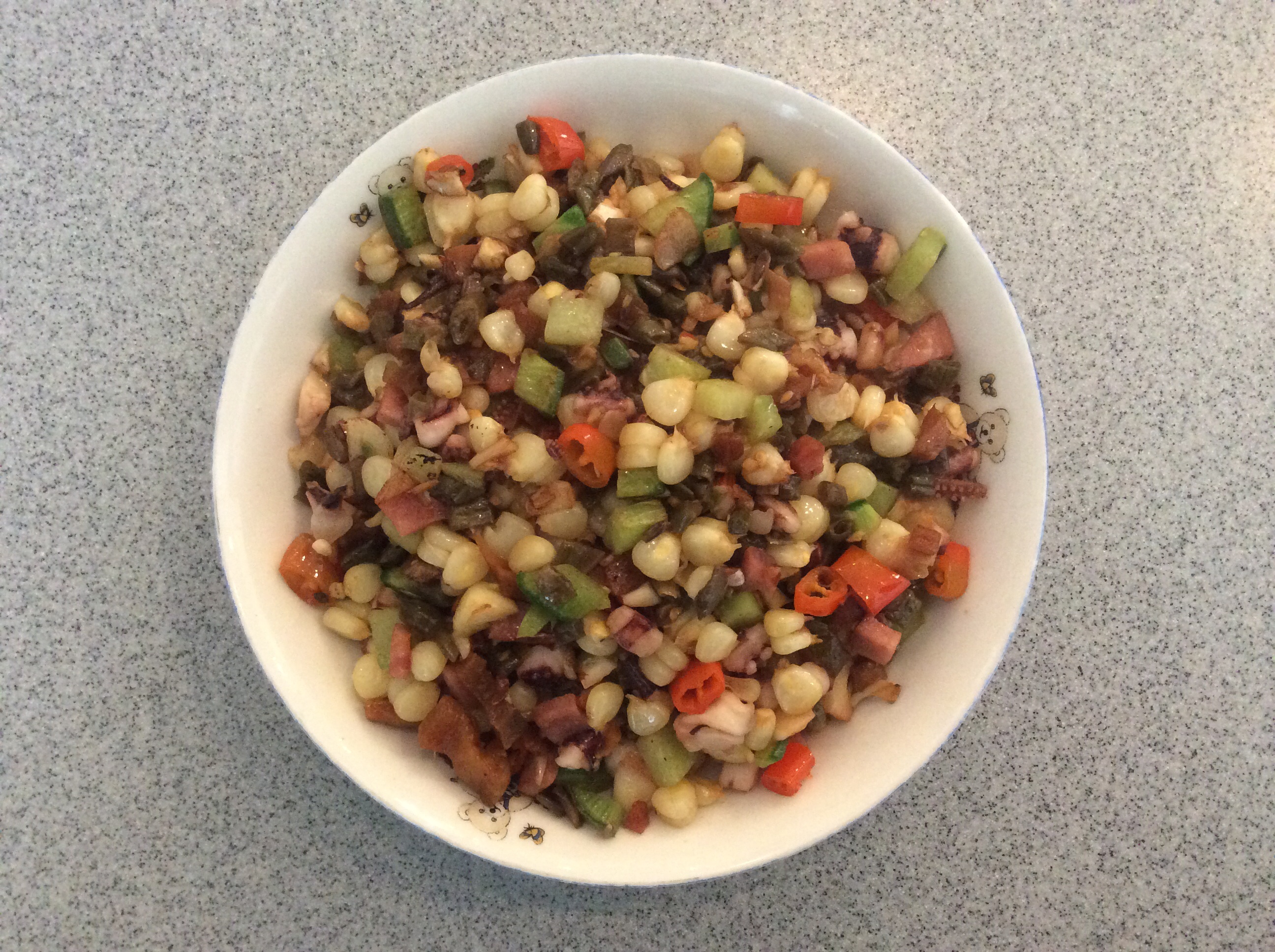 果蔬鱿鱼玉米粒的做法