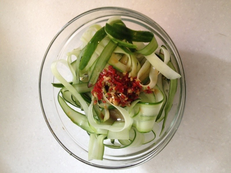 小黄瓜丝带沙拉 ★非型男小厨★的做法