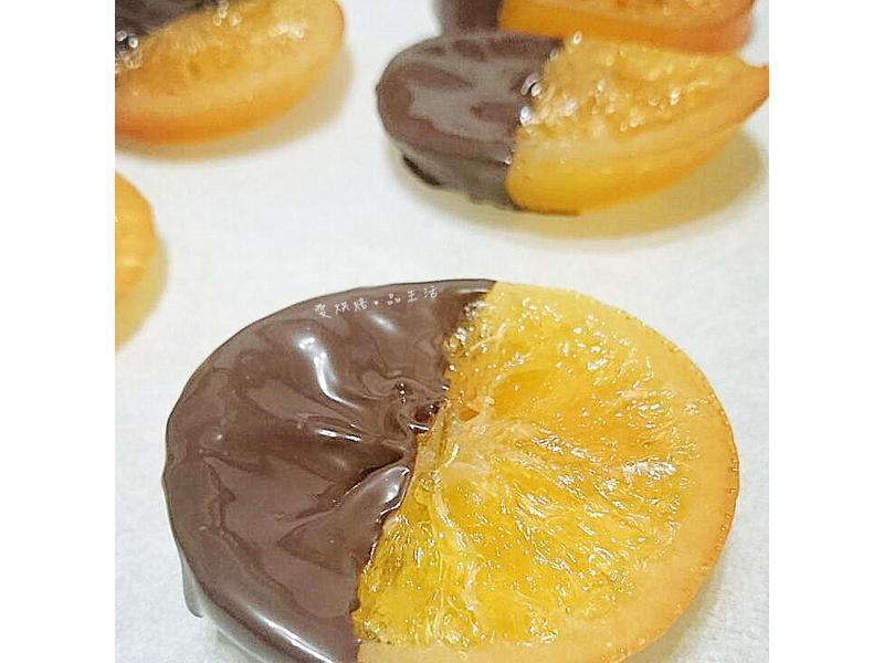 【甜点】晶莹剔透橙片巧克力 (超好吃滴)的做法