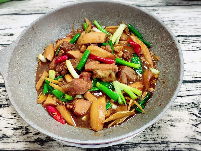 姜烧猪肉烩杏鲍菇的做法