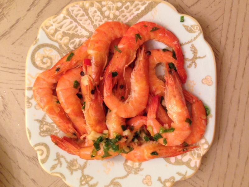 蒜香奶油虾的做法