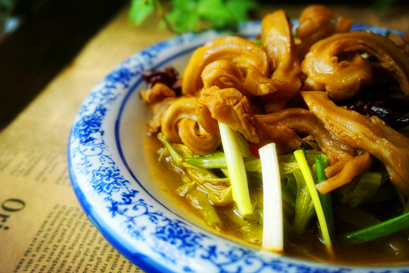 黄花菜焖猪肚的做法