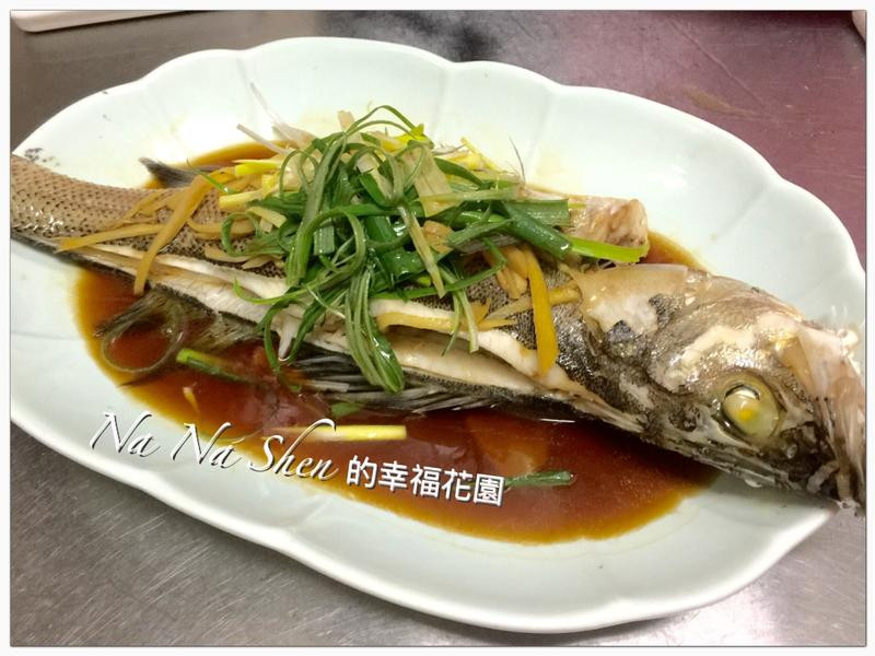 葱姜清蒸鲈鱼的做法