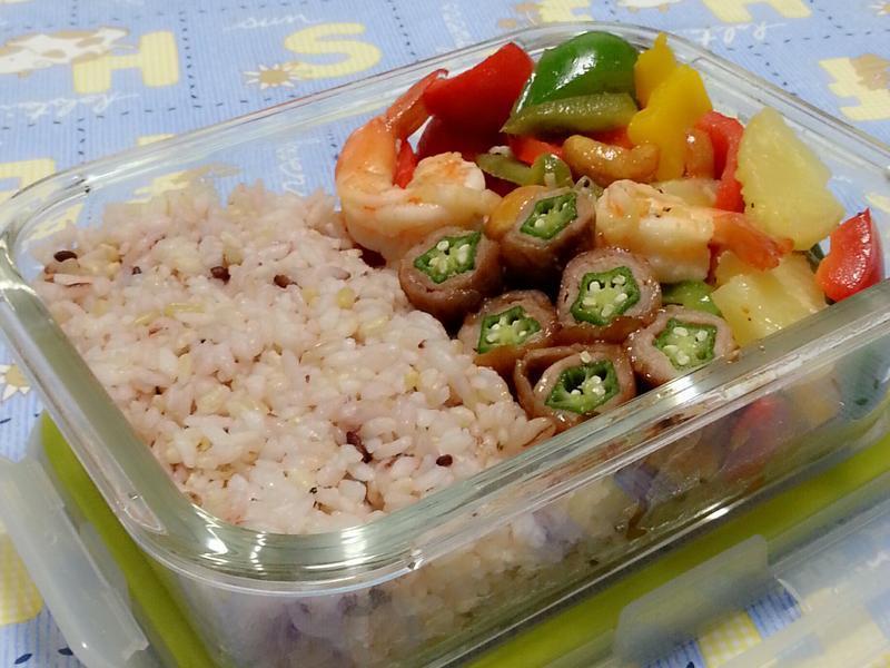 秋葵肉卷&炒虾仁便当的做法