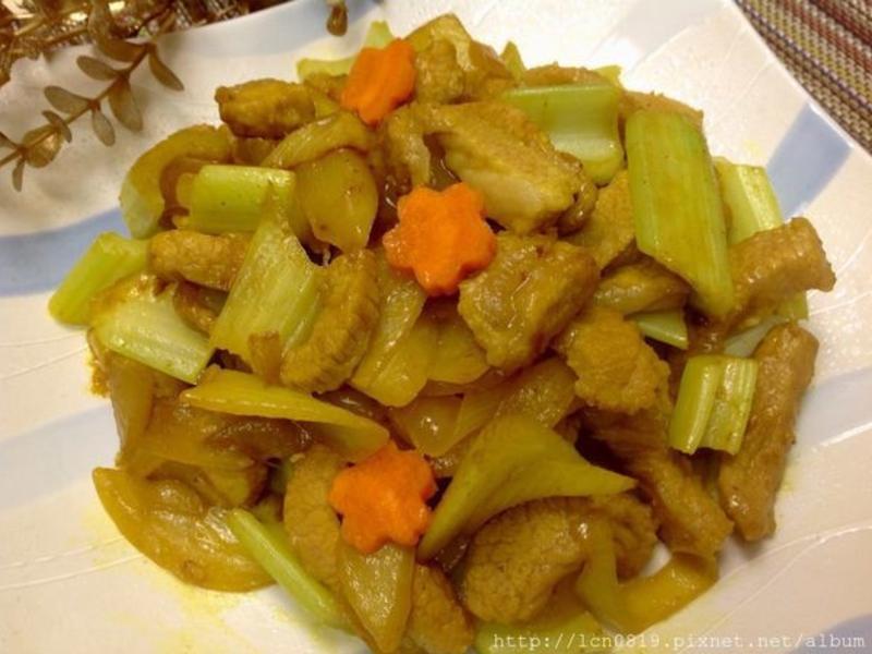 西洋芹姜黄松板猪的做法