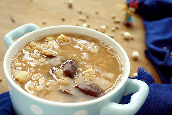 补血养肺红枣莲子薏米粥的做法