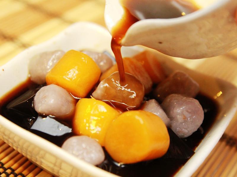 姜蜜仙草芋圆蕃薯圆的做法