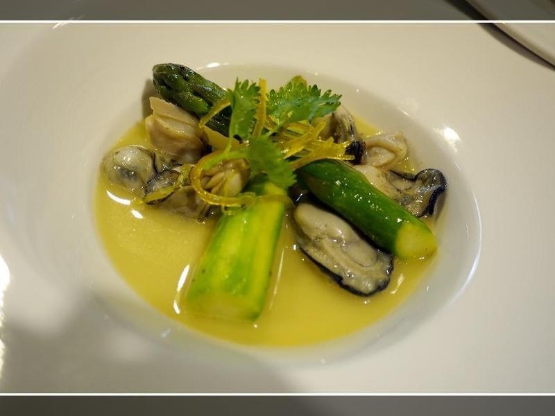 奶油煎春季芦笋烩海鲜酱的做法