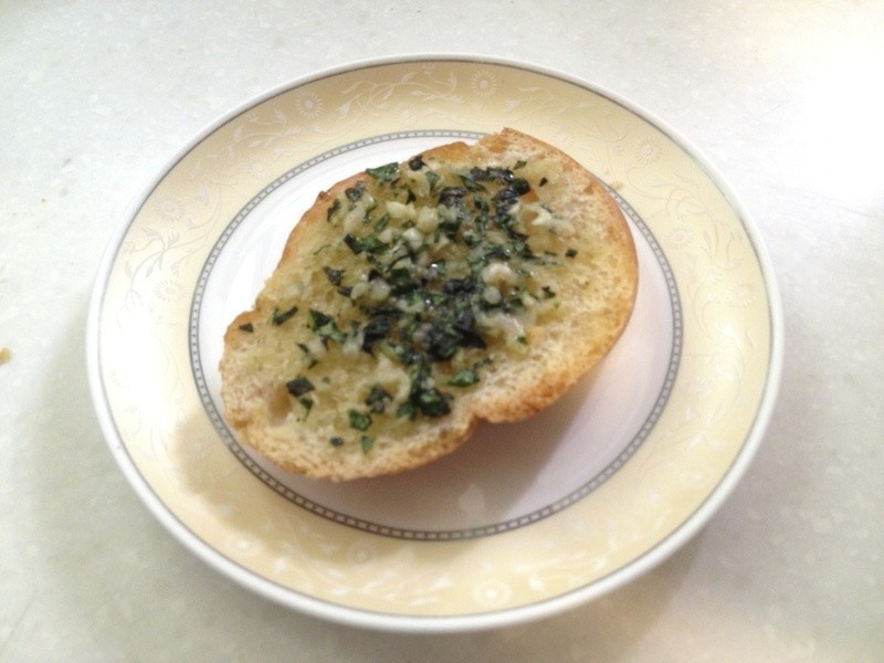 盐曲罗勒面包抹酱烤法式面包的做法