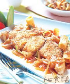 鲜鱼洋葱水管面的做法