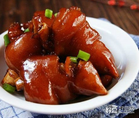 啤酒焖猪蹄的做法