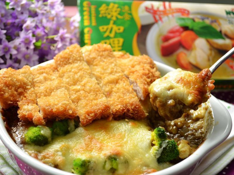 绿咖哩香酥猪排焗饭的做法