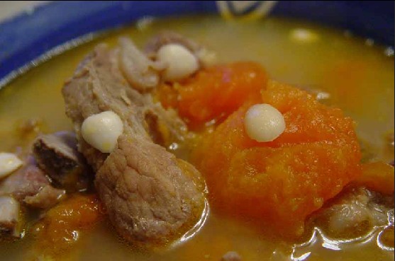 木瓜排骨炖杏仁的做法