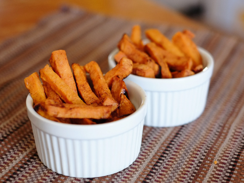 免油炸! 烤箱烤出香喷喷地瓜薯条的做法