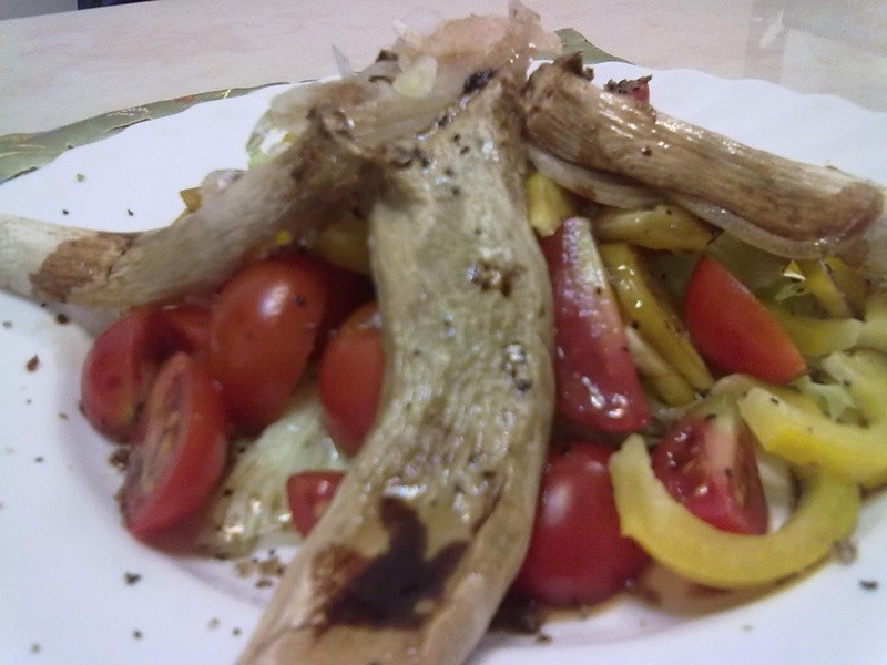 烤杏包菇佐巴撒米哥蔬果沙拉的做法