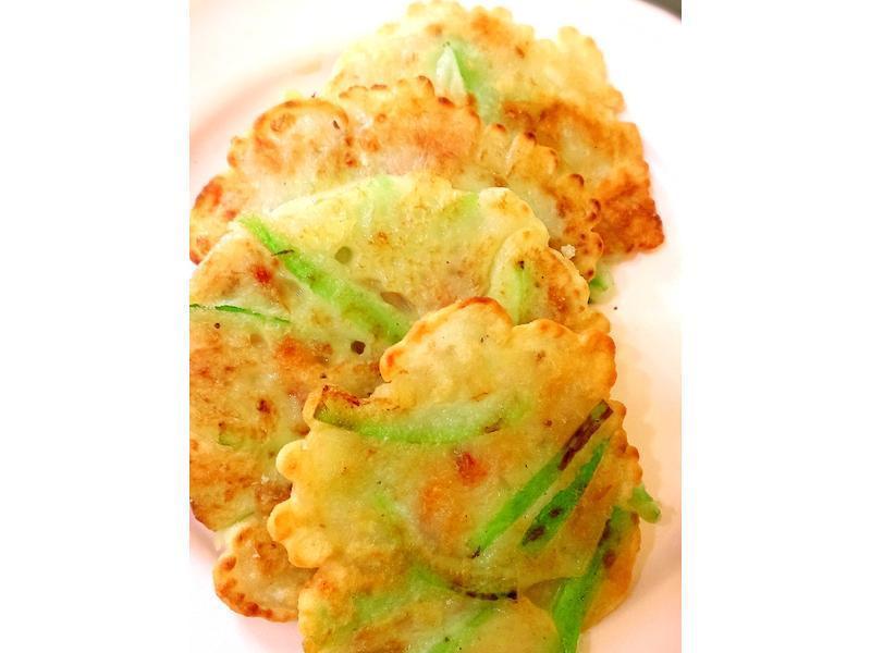 樱花虾丝瓜煎饼的做法