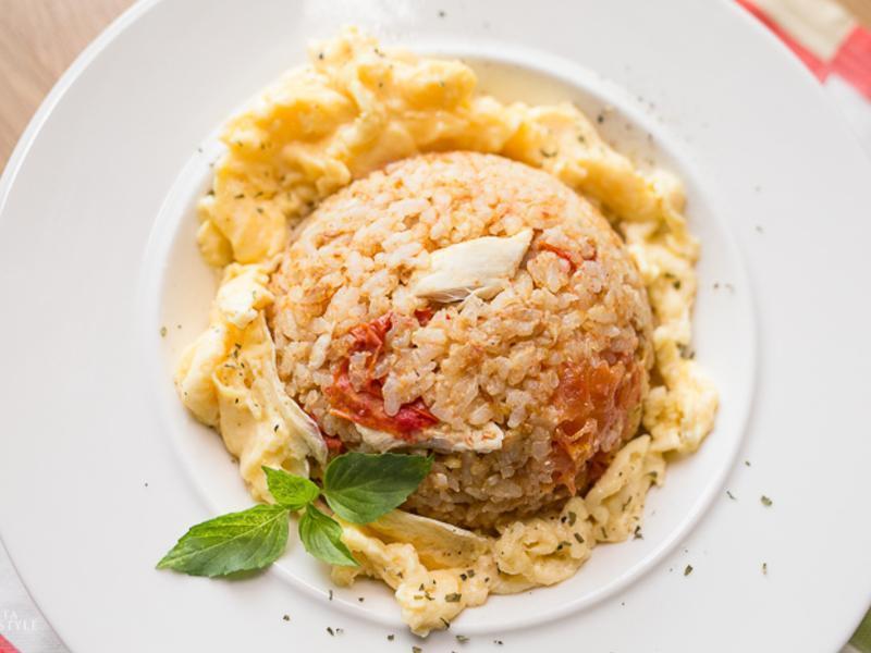 这样超好吃!整颗蕃茄饭-滑蛋咖哩口味的做法