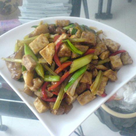 香芋炒五花肉的做法