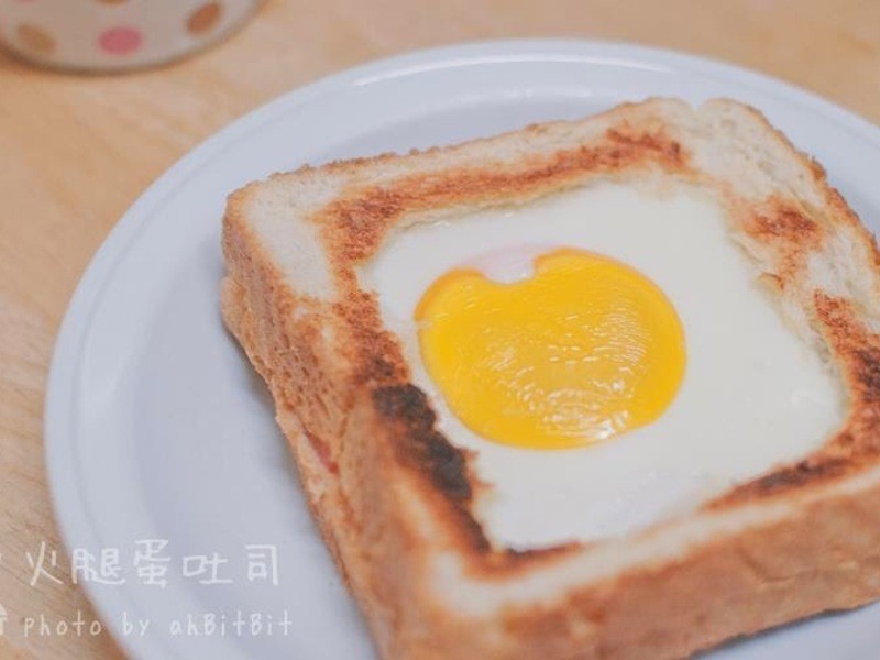 AhBit / 火腿蛋土司的做法