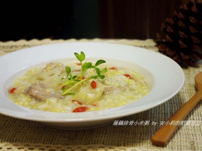 莲藕排骨小米粥~的做法