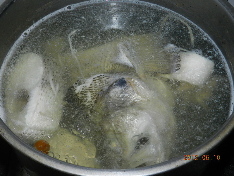 树子鱼汤的做法