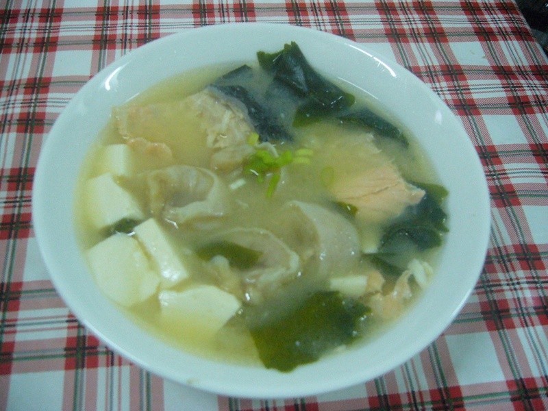 鱼饺味增汤的做法