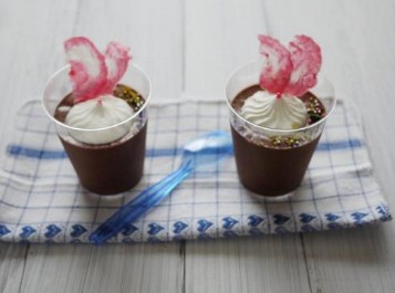 巧克力慕斯佐树莓脆片的做法