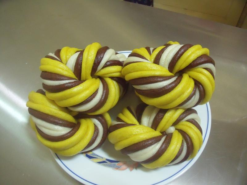 ��ɫ����������