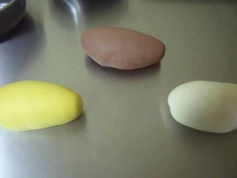 ��ɫ����������