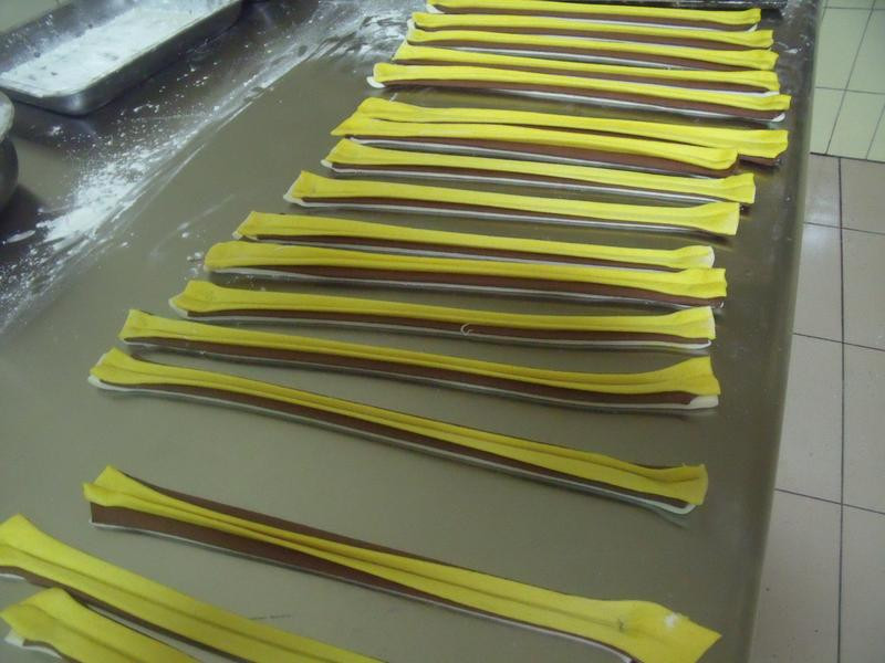 ��ɫ����������