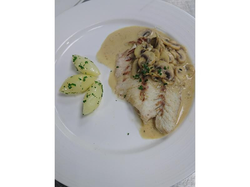 油蘑菇鲈鱼排的做法