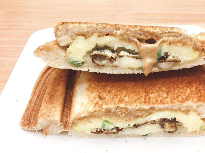 花生酱青葱菜脯蛋三明治的做法