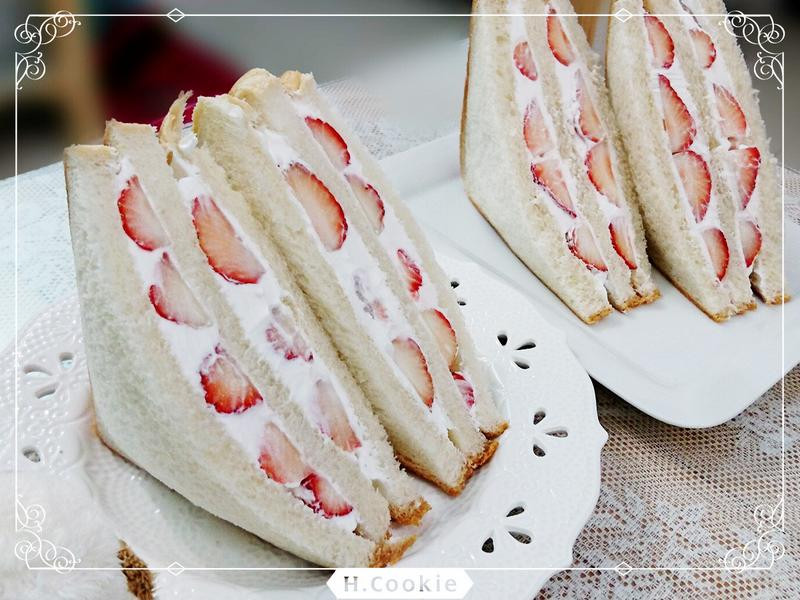 草苺鲜奶油三明治的做法