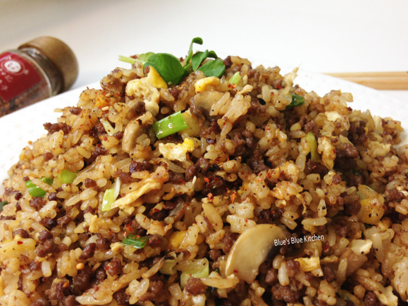 唐辛子蘑菇牛肉炒饭的做法