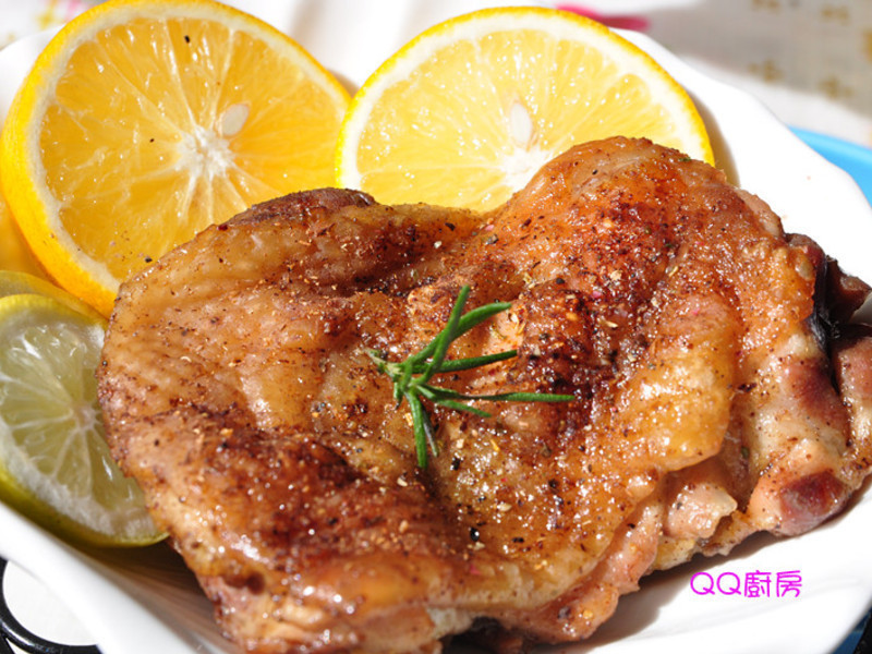香柠盐焗烤鸡腿排的做法