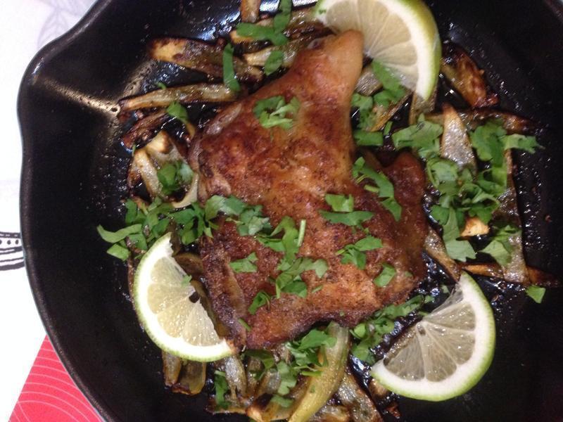 红椒茴香烤鸡腿佐洋葱的做法