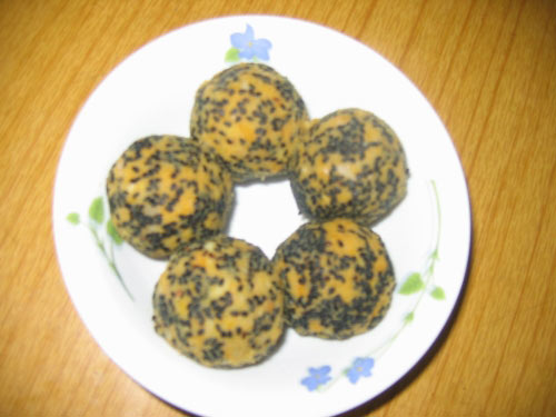 芝麻地瓜香芋球的做法