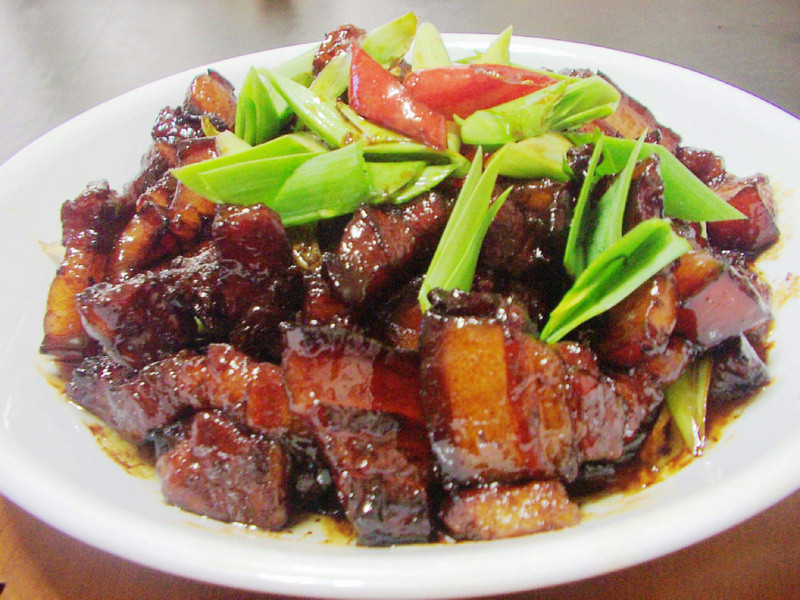 绍兴酒蒜苗红烧肉的做法