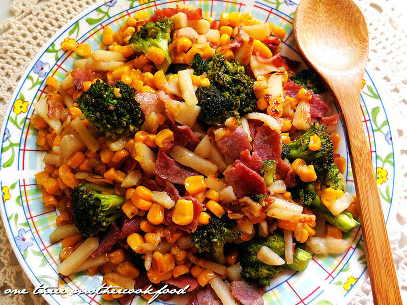 玉米马铃薯炒培根的做法